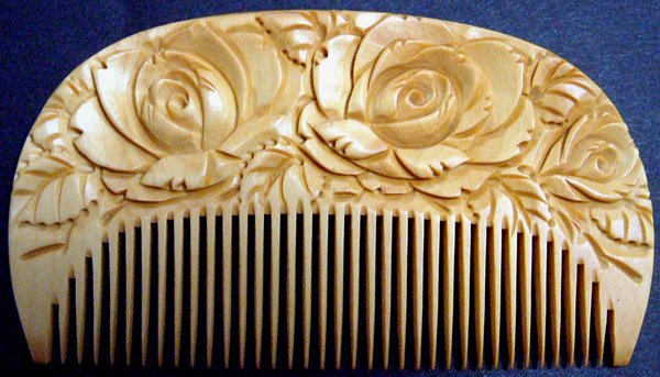 Carved boxwood comb -Rose- 